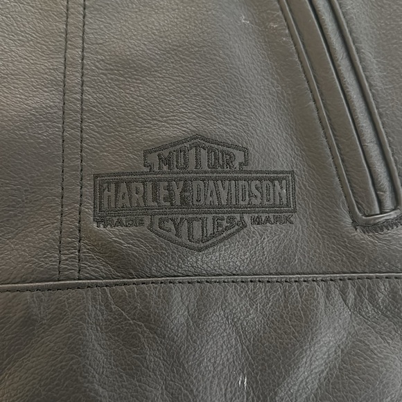 Harley Davidson Leather Vest - Picture 2 of 5